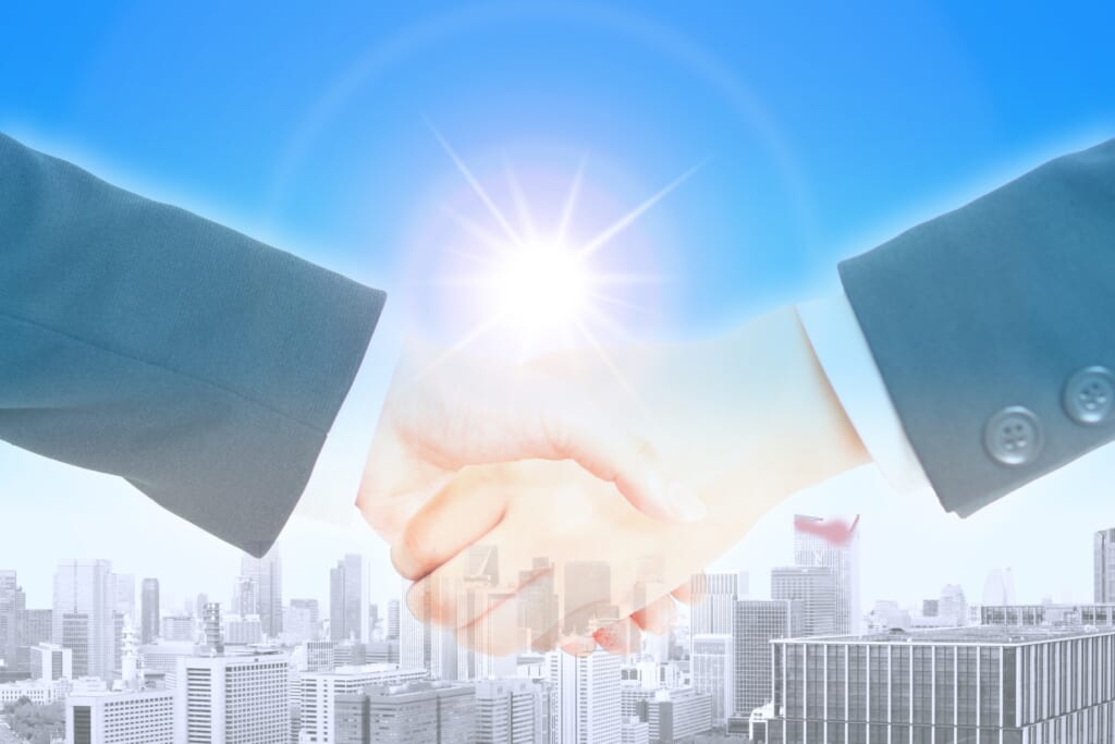 転職をするときに重要となる一つとして挙げられるのが年収ですよね。転職先の企業を選ぶ中で、給与額は判断基準の一つとなります。せっかく転職をするのであれば、